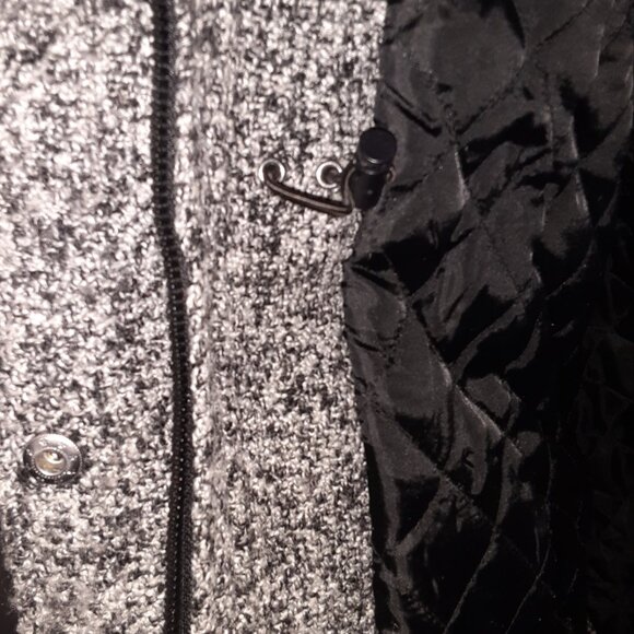 In Every Story...Women's Winter Long Coat Faux Fur Hoodie Gray Size 1X - Picture 8 of 10